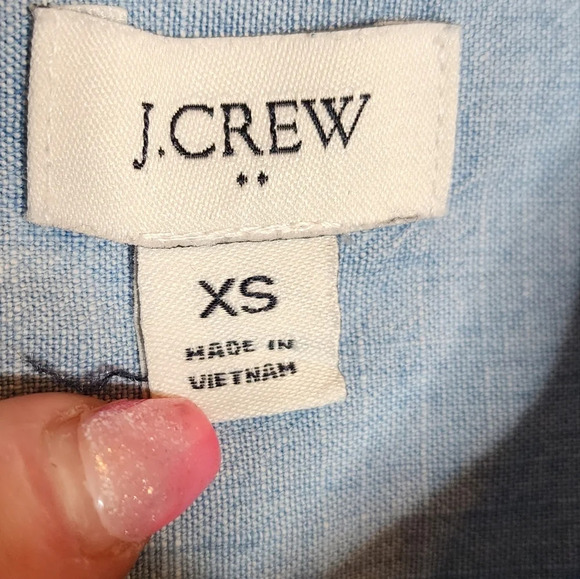 J. Crew Chambray button-up shirt in signature fit. Sleeveless.  Size XS - Picture 2 of 12